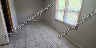 Freshly painted 3 Bedroom Ranch Gallery 5