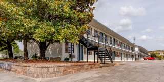 Mill Creek: 1 & 2 Bedroom Apartments with Pool & Clubhouse Gallery 15