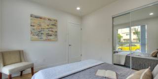 11728 Hamlin Street Gallery 7