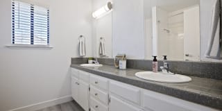 Riverwoods Apartments Gallery 19