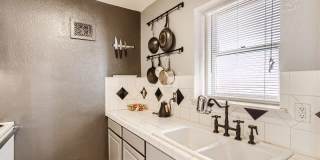 Charming 1BR Townhome in Capitol Hill Gallery 6