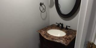 Spacious 3 bedroom townhome close to UK! Gallery 8