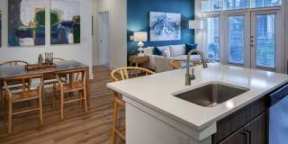2125 Yale Apartments Gallery 2