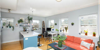 CoHi - Spacious One Bed Condo Gallery 1