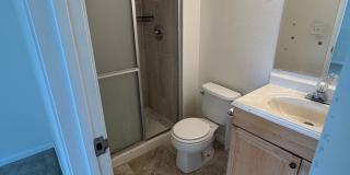 Spectacular Top Floor Condo in Aurora! Gallery 21