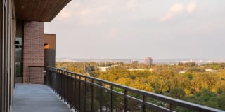 7600 Broadway Gallery 43