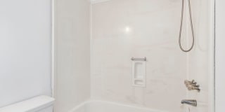 Spacious 2 Bed/2.5 Bath Townhome in POOL CONDO COMPLEX! Gallery 23