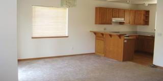 Spacious 3 Bedroom Ranch Home on Corner Lot – 98682 Gallery 1
