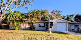 Charming three bedroom with LARGE back yard Gallery 1