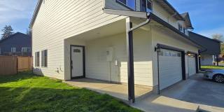 3 Bedroom 2.5 Bathroom in Winlock Gallery 1
