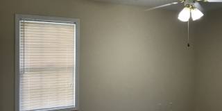 Pet Friendly 3 Bedroom, 2 Bath Home with Garage and Fenced In Back Yard! Gallery 13