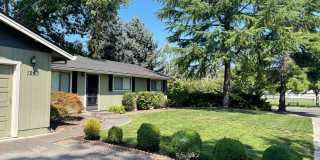 Very Nice 3 Bedroom 2 Bath Home-Located on a Corner Lot Gallery 5