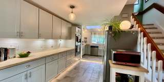 Distinguished 4 bed, 2 bath Bungalow in the Old North End Gallery 7