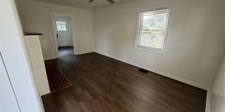 203 W Elm Street Gallery 7