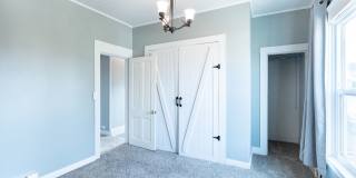 Cute Downtown 2 Bedroom House with Garage & Fenced Yard - Dogs Welcome Gallery 10