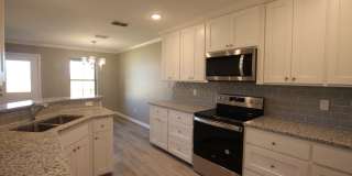 Beautiful 3 Bedroom 2 Bathroom Townhouse in South Tyler! Now offering 1/2 off first full month rent free! Gallery 7