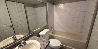 Spacious 3-Bedroom Condo with In-Unit Laundry – Convenient Aurora Location Gallery 16
