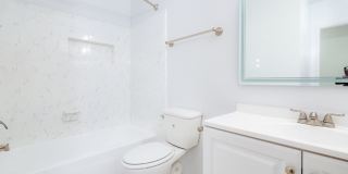 15925 Victory Blvd. Gallery 17