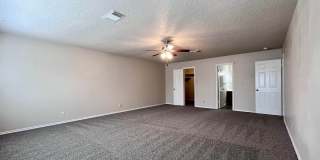 Bright and Inviting 2-Story home, conveniently located near to Randolph AFB and SAMMC! Gallery 23