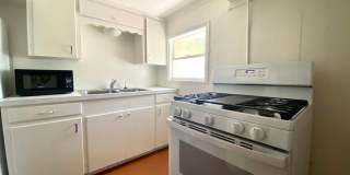 Unique Basement Unit in a Triplex- 309 E. 32nd- Available for July! Gallery 8