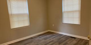 Room in 3 Bedroom Home at Glory St Gallery 32