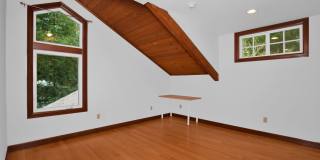 Private 4 Bedroom Retreat on 5-Acres Cottage Lake Gallery 28