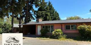 Remodeled 2 Bed / 1 Bath Duplex in South Medford – Pet Friendly! Gallery 1