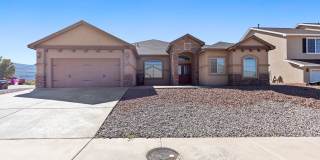 Spacious 5 Bedroom 3 Bath House near Golf Course Gallery 1
