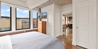 Fully Furnished Designer Loft with Parking & Monument Views! Gallery 21