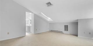 100 Kane Street Gallery 8