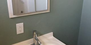 Cute 2 bedroom with garage Gallery 11