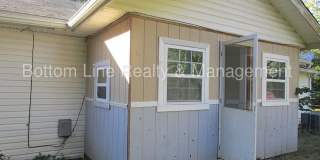 Room in 3 Bedroom Home at Plainview Rd Gallery 12