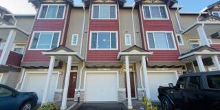 Gorgeous Tri-Level Condo at Progress Ridge — Lake Views! Gallery 1