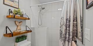 201 W Glenn Street Gallery 21