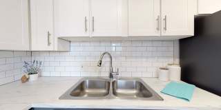 Acoma Square Gallery 25