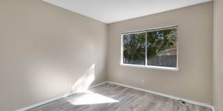 Victorville Green Tree Home- Refurbished 4 Bedrooms, 2 Bathrooms, New Paint, Gallery 7