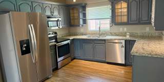 4 bedroom home with private pool & solar Gallery 13