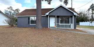 Ridgewood Subdivision Gem: 3-Bedroom Home with Fenced Yard. Gallery 1