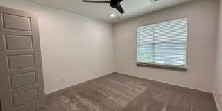 Large 3 Bed 2.5 Bath Duplex Includes Office Space (See Contact Info Below) Gallery 11