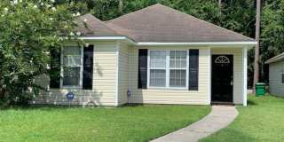 3BD/2B located in Valdosta city limits. Gallery 1