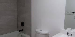 4731 North Western Avenue Gallery 12