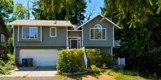 *Available Now* Bright and sunny 2 bed with office space and large yard, pets allowed! Gallery 1