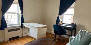 Large 2 bed unit in the heart of Oak Square Gallery 10
