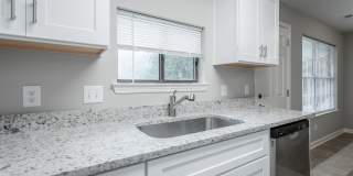 2 Bedroom, 2 Bath Townhome with Private Patio Near I-75 & Hamilton Place 2 Bedroom, 2 Bath Townhome with Private Patio Near I-75 & Hamilton Place Gallery 1