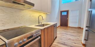 Beautiful 2 Bed 1.75 Bath Townhome in Central District Gallery 6