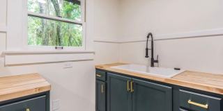 Recently Renovated 2 Bedroom Apartment in Duckpond Gallery 12