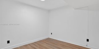 10240 Collins Ave Gallery 7