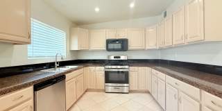 AVAILABLE NOW!! 3 BEDROOM 2 BATHROOM Home in Palm Desert! Gallery 6