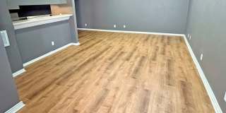 Section 8 Friendly - Modernized South Tulsa Condo with Pool Acc Gallery 1