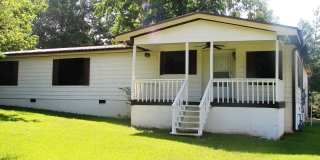 Madison Co. – Comer, GA – QUIET NEIGHBORHOOD – HOME SITS ON BEAUTIFUL CORNER OF CITY! Gallery 1